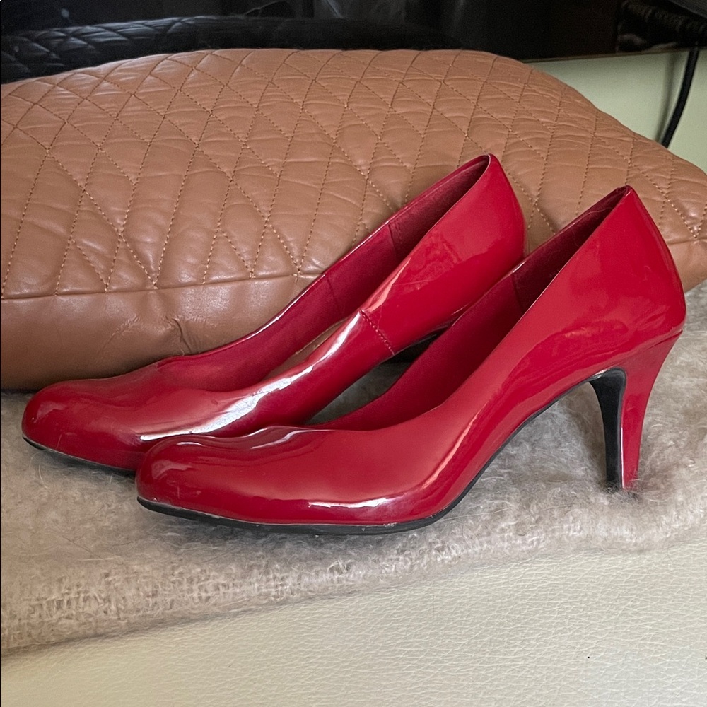 Comfort Plus by Predictions Red Heels